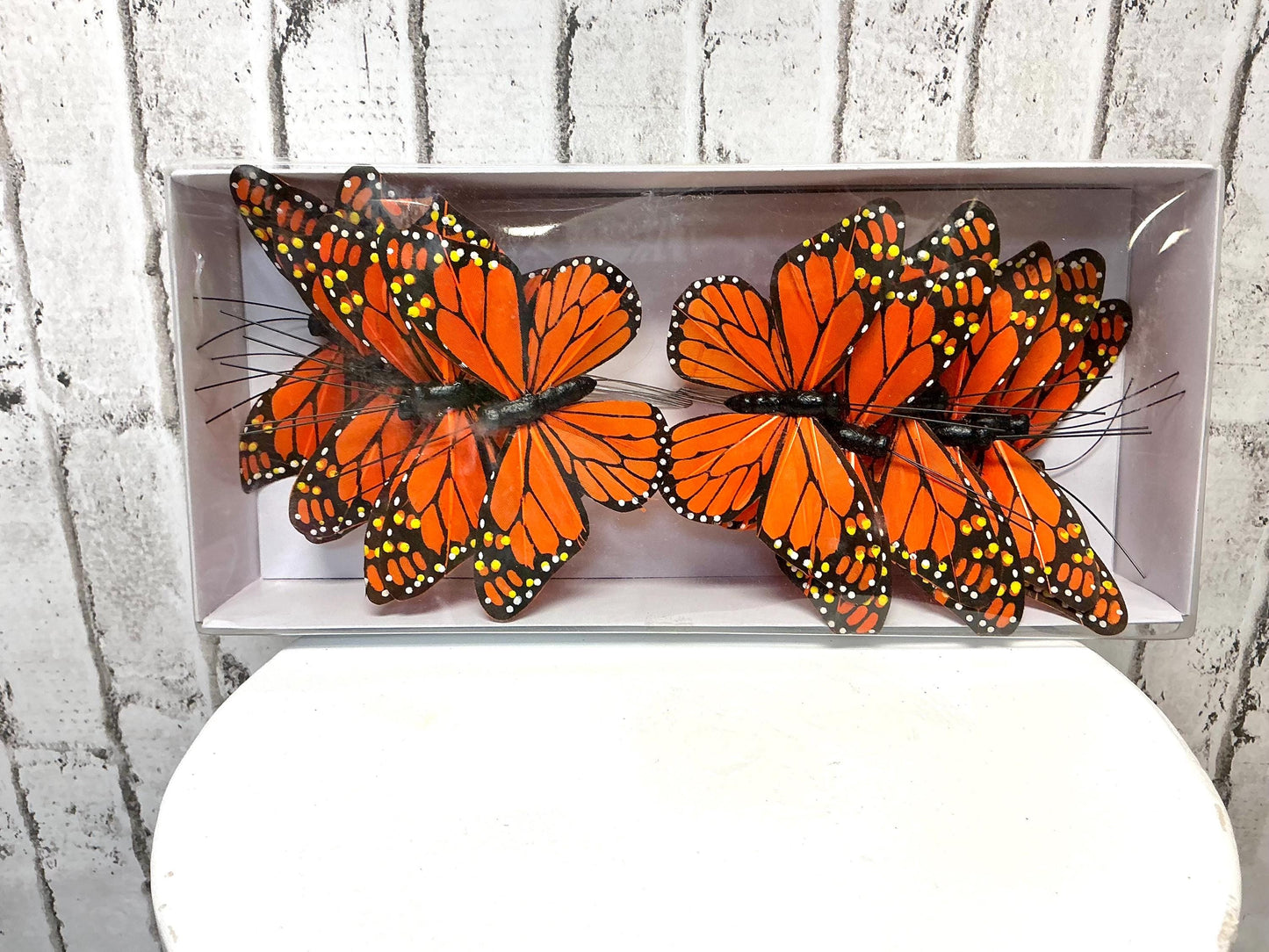 Monarch Butterfly Box, 12 Butterflies included, each has 10” Wire, MB9777