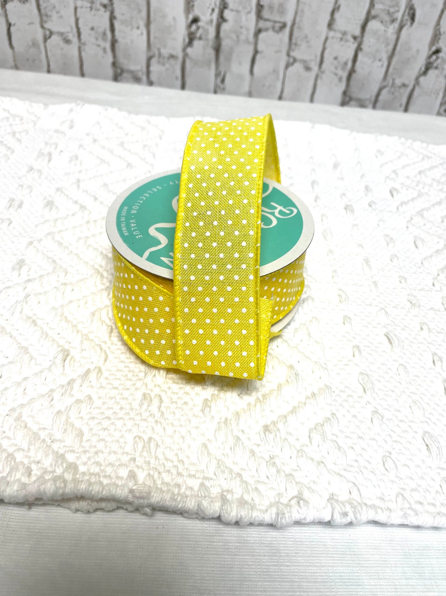 1.5 yellow ribbon with white dots, RGO165129, yellow Swiss dot ribbon, yellow ribbon with whit dots, spring ribbon, summer ribbon