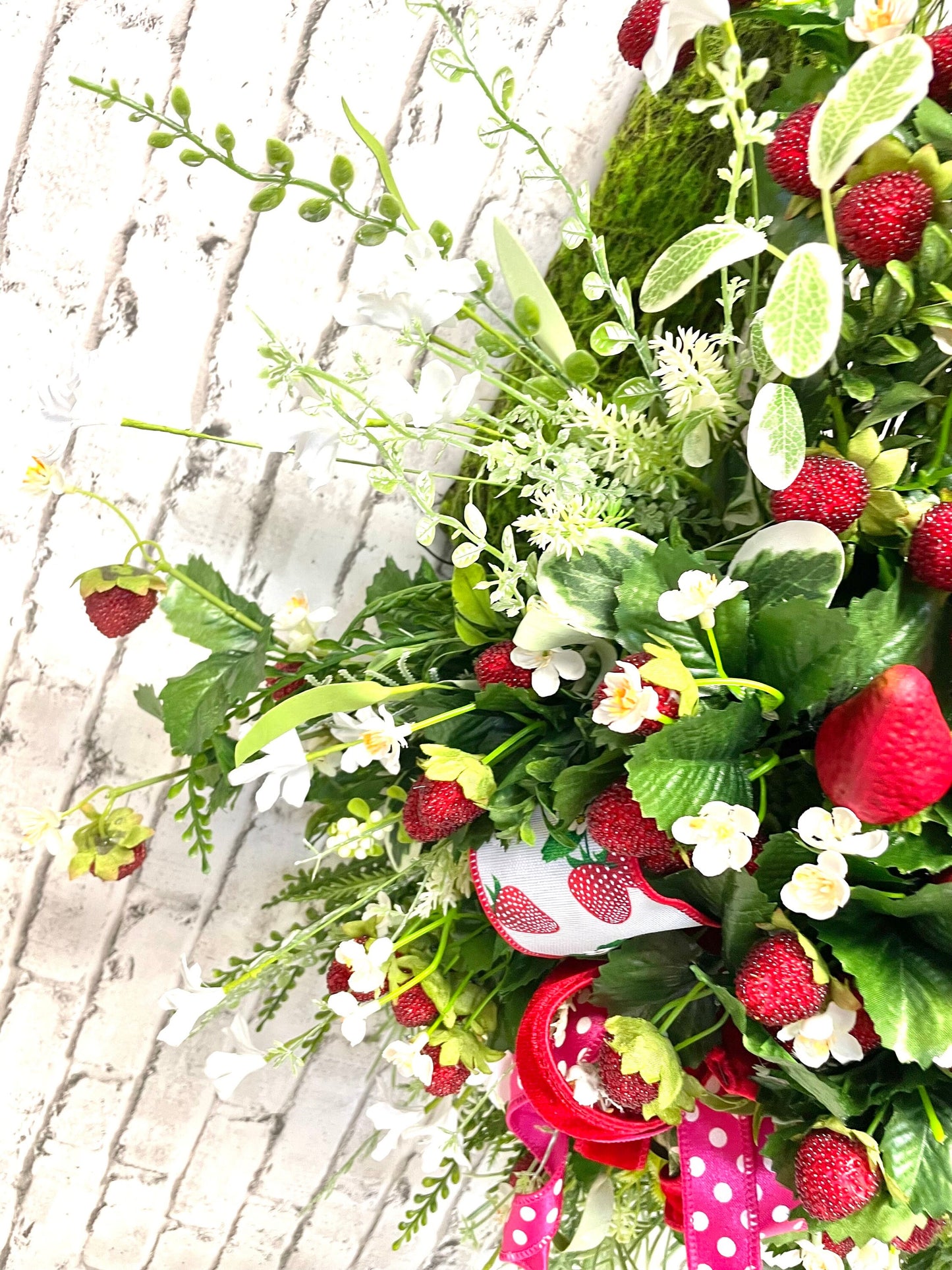 strawberry wreath, strawberry decor, spring wreath, spring door decor, summer door decor, strawberry patch wreath, shipping included