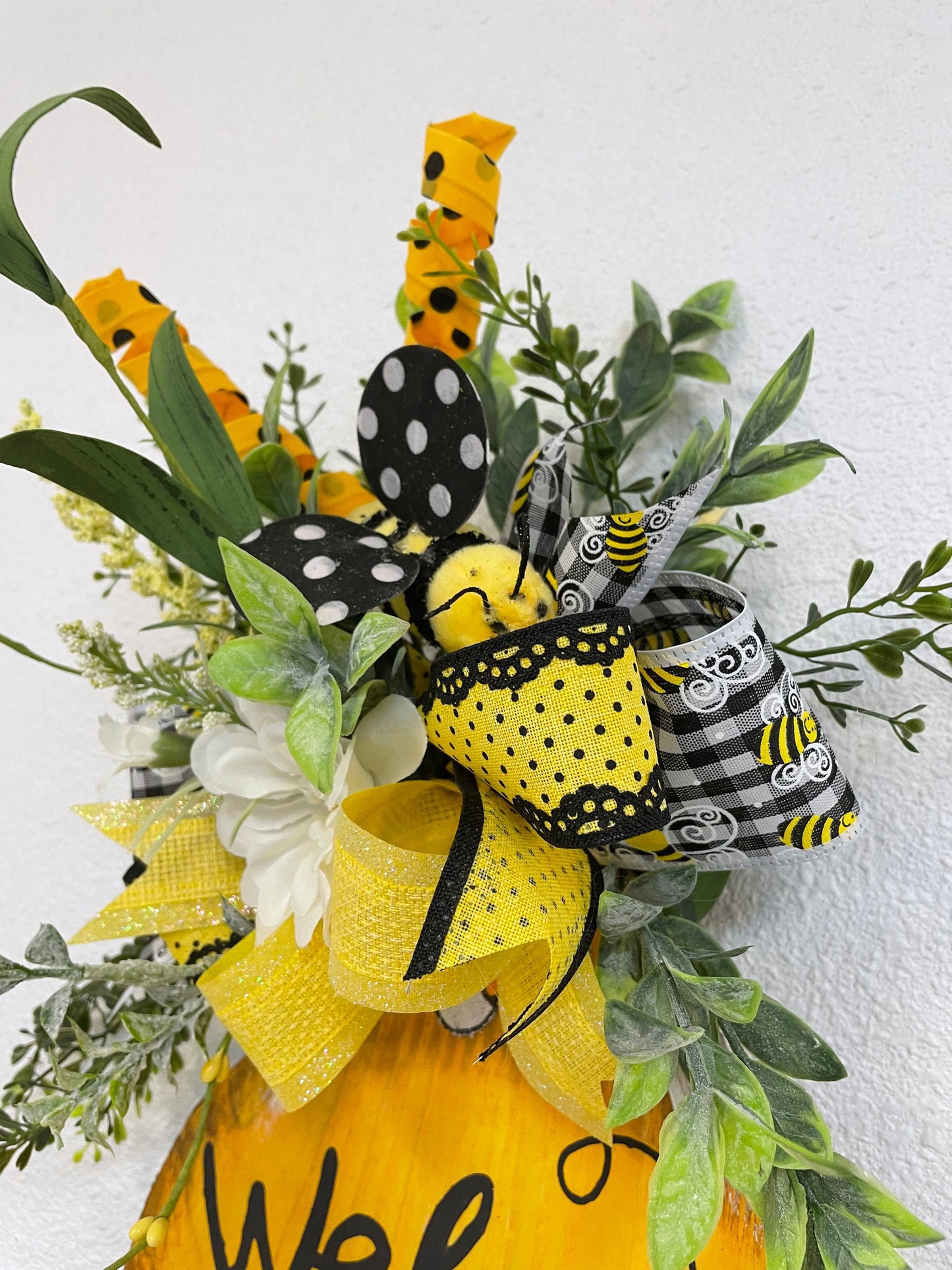 Everyday wreath, bee wreath, summer wreath, spring wreath, bee door hanger, summer door hanger, shipping included in price