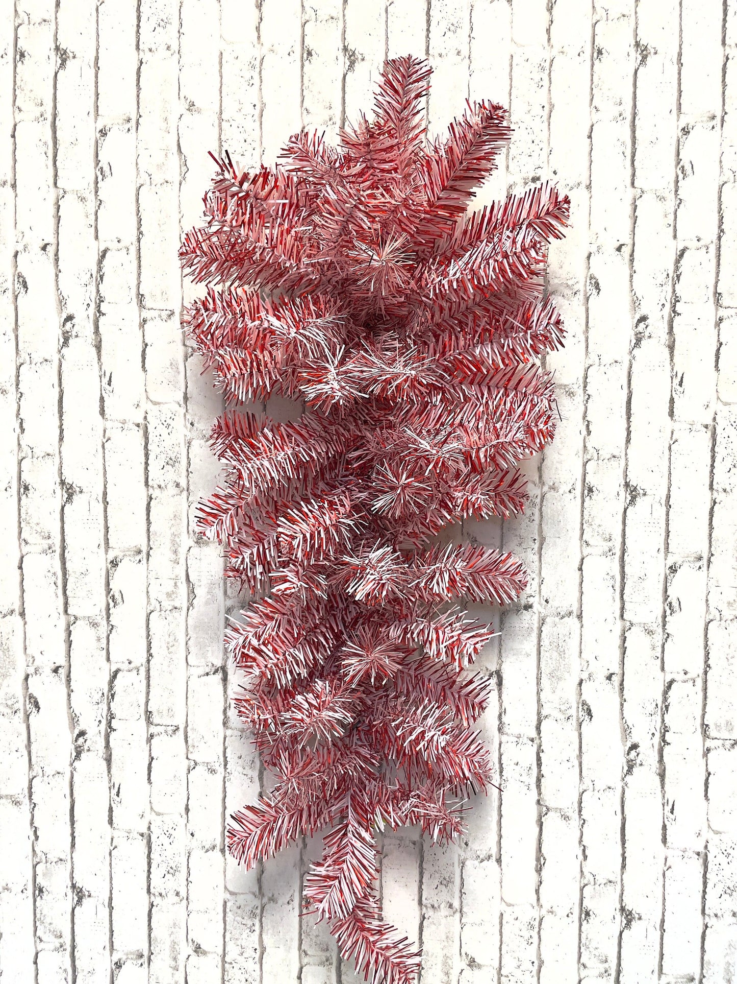 teardrop red white swag base, 85630TE32, Christmas swag base, red and white swag base, teardrop pine base