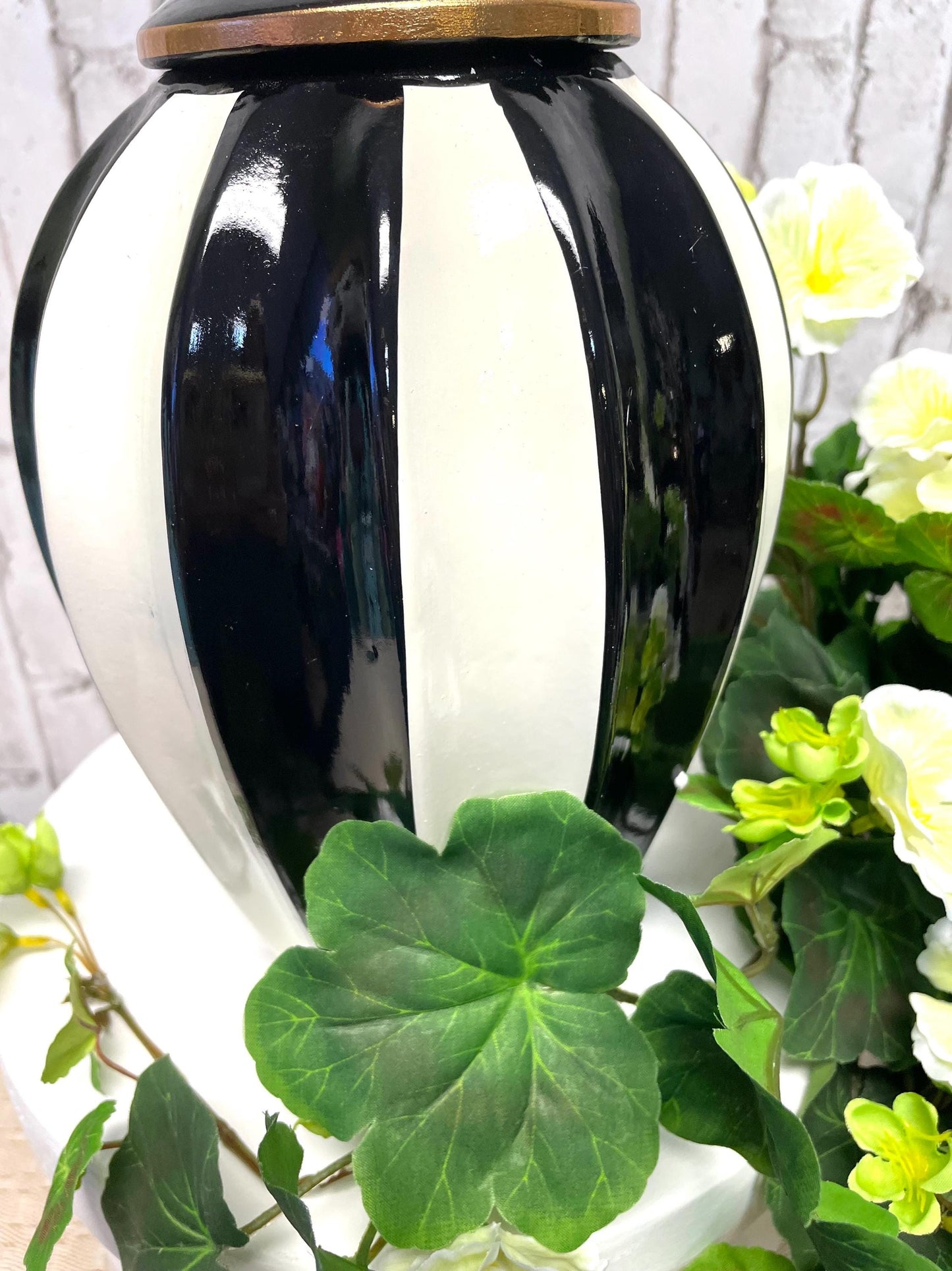 beautiful striped ceramic Mark Robert’s vase set, kitchen decor, living room decor, farmhouse decor, free shipping