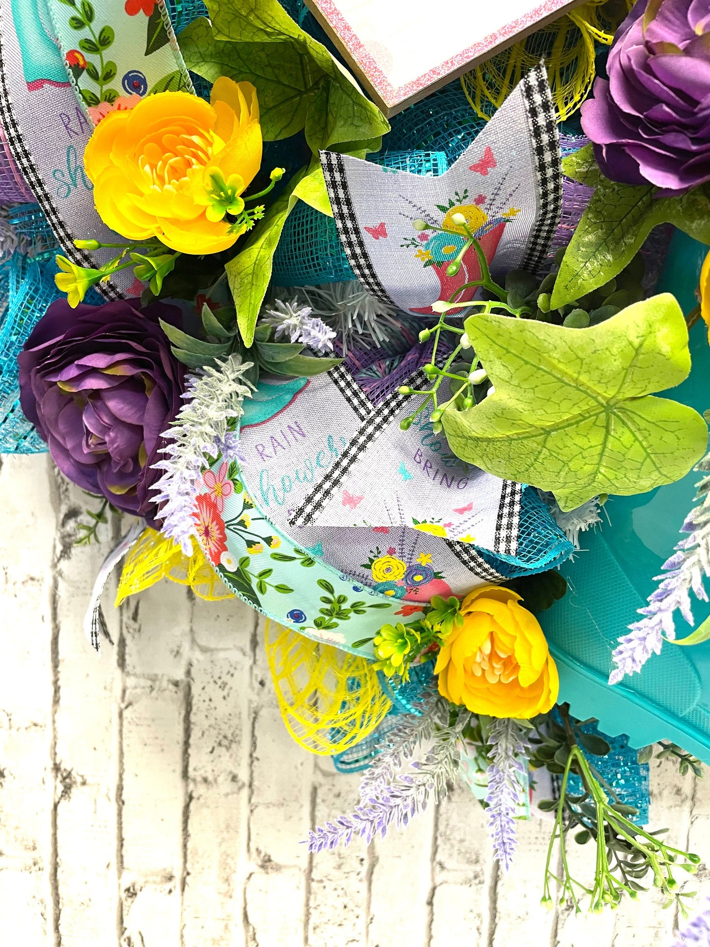 Spring wreath, spring decor, door wreath, door hanger, porch decor, Easter gift, housewarming gift, shipping included