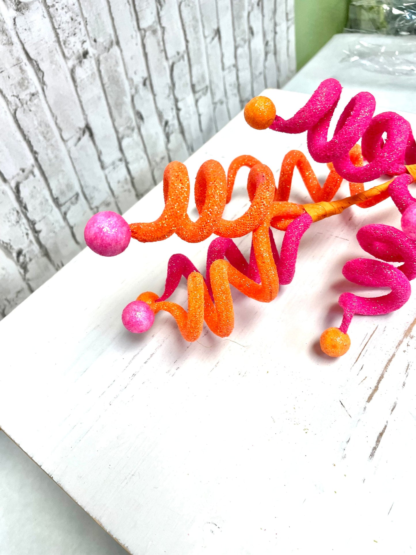 Curly ball spray, 63439BTOR, orange curly spray, hot pink curly spray