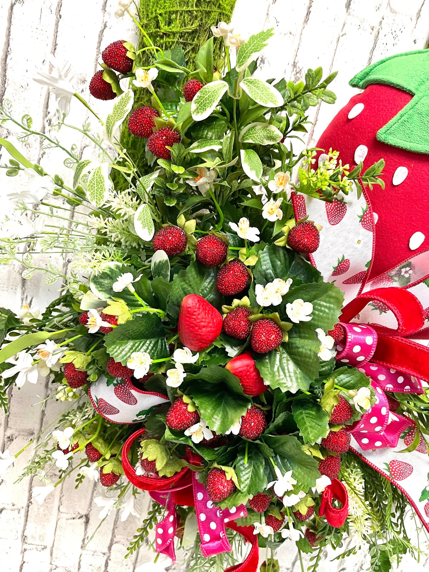 strawberry wreath, strawberry decor, spring wreath, spring door decor, summer door decor, strawberry patch wreath, shipping included