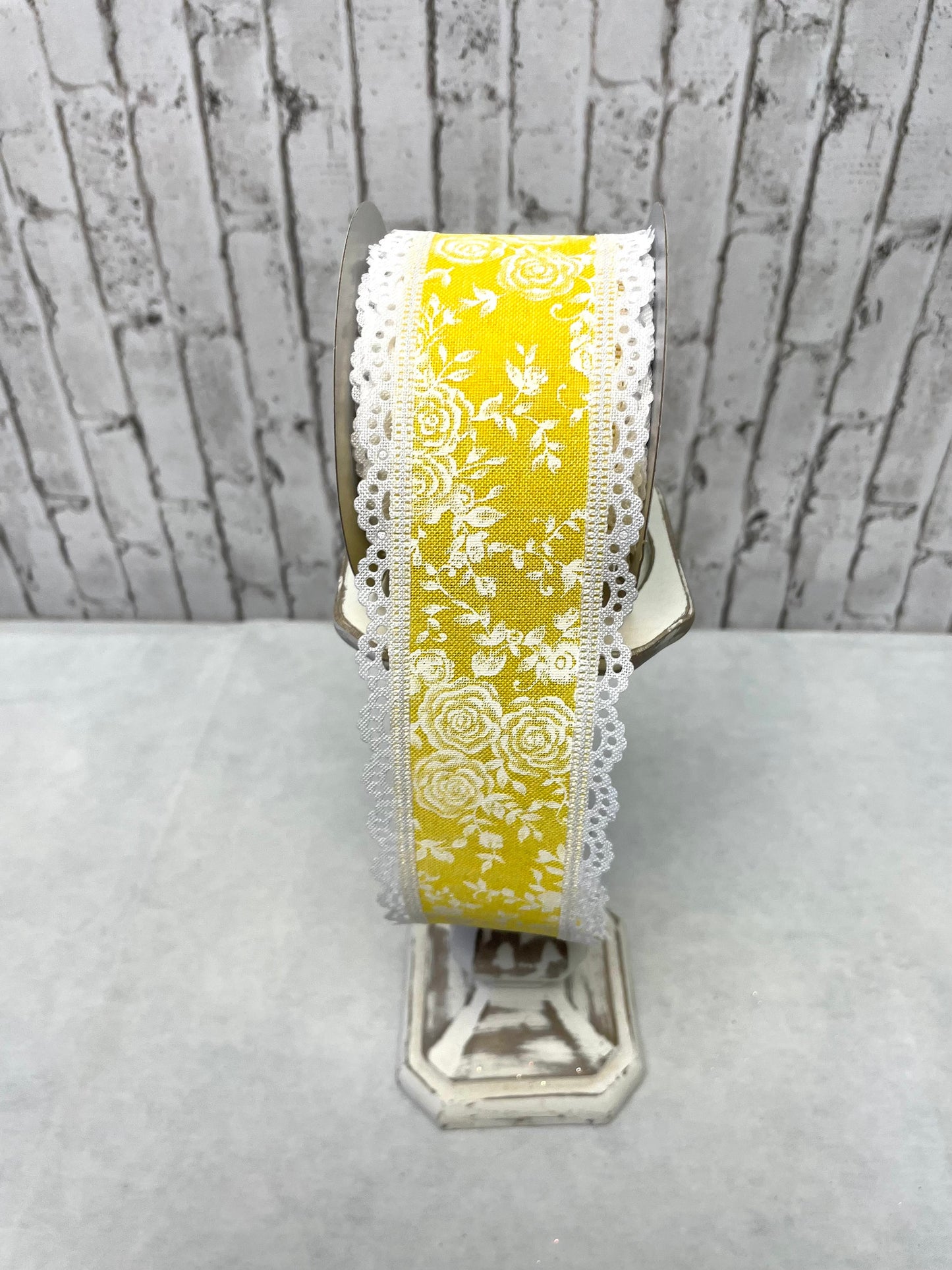 RGA848429, Yellow and White rose ribbon with white lace trim