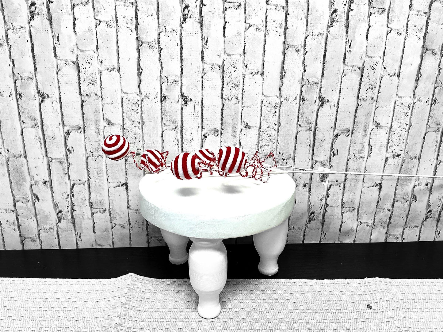 Striped Yard Ball Curly Spray, Red and White, Peppermint, XS117832