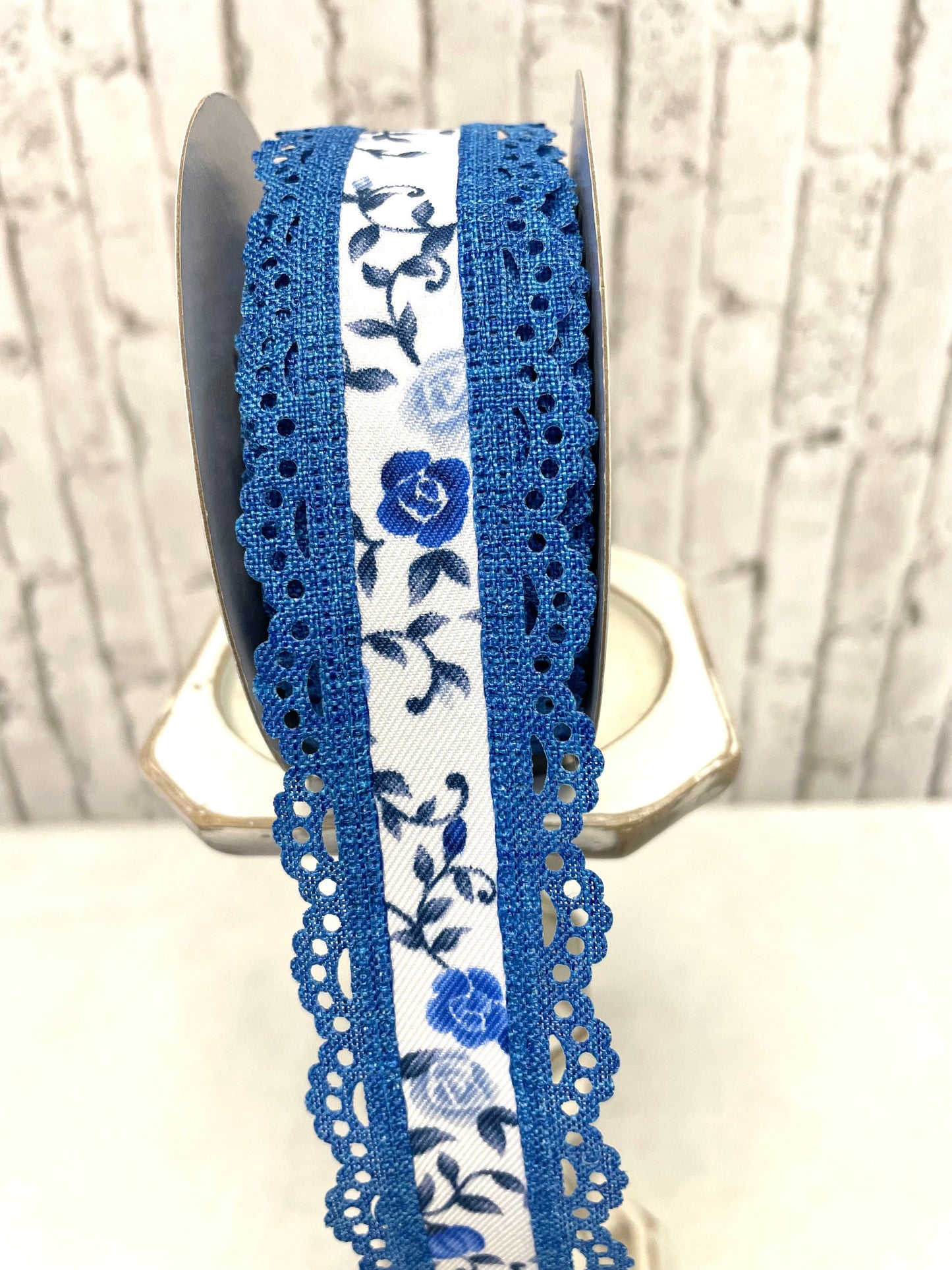 RGA859125, white with multi blue roses