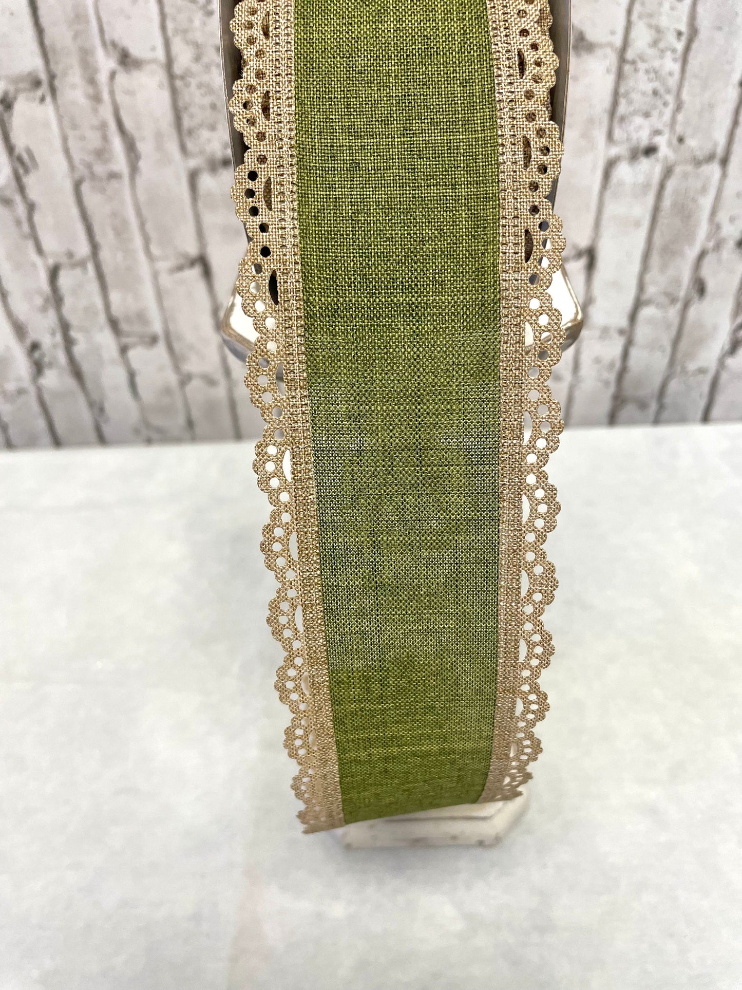 RGA15424M, green burlap ribbon with scalloped edge