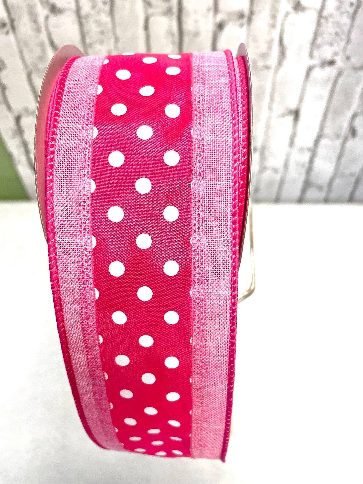 Hot pink poke a dot wired ribbon, RG813814