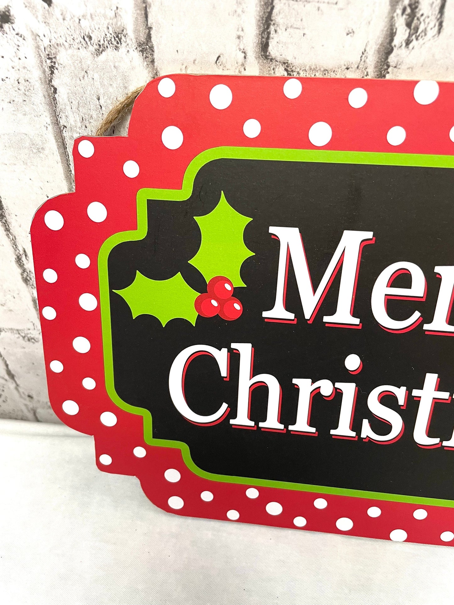 Merry Christmas sign, AP8301, polka dot Christmas sign, whimsical Christmas sign, wreath sign