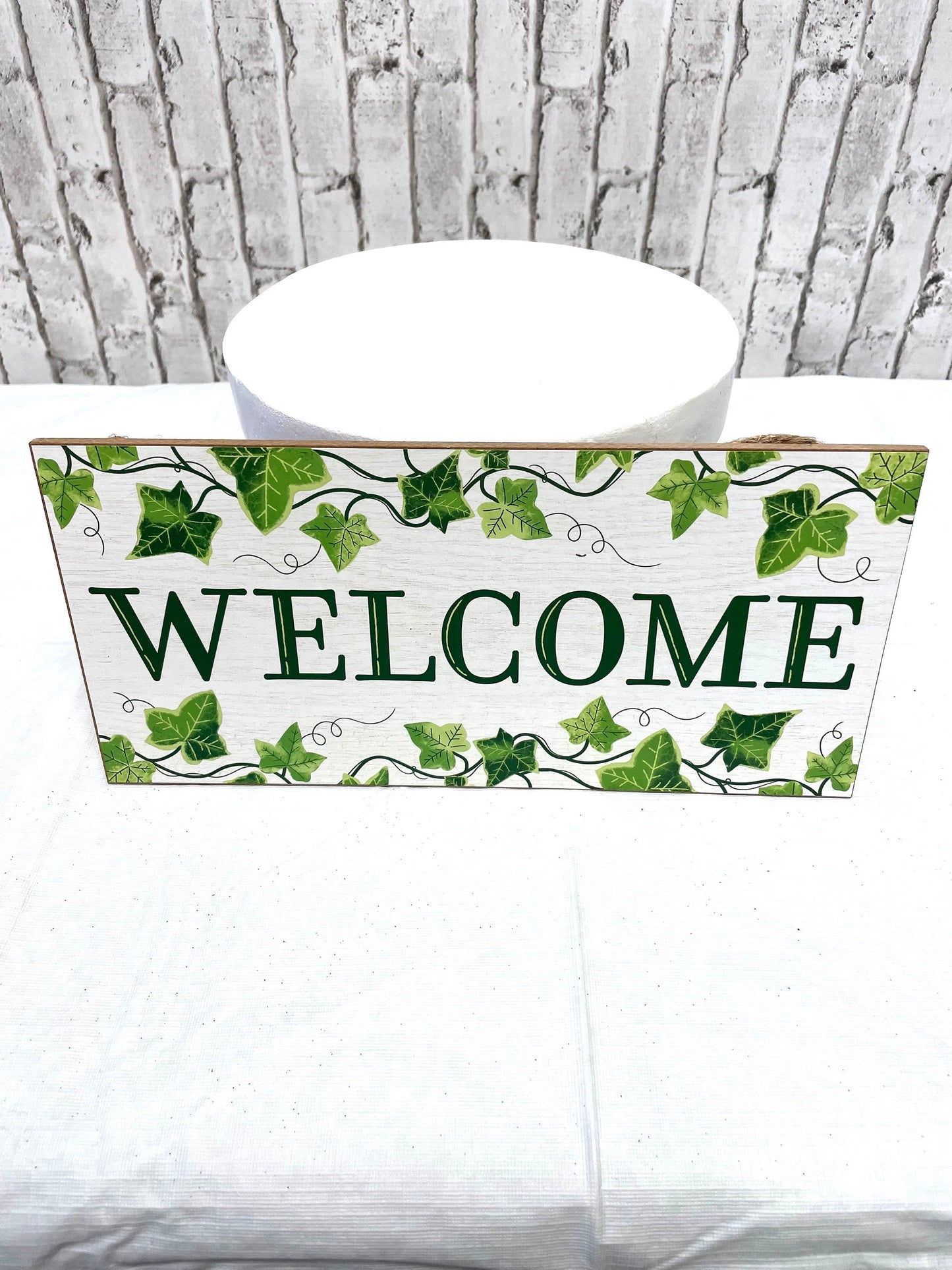 Ivy welcome wreath sign, AP7111