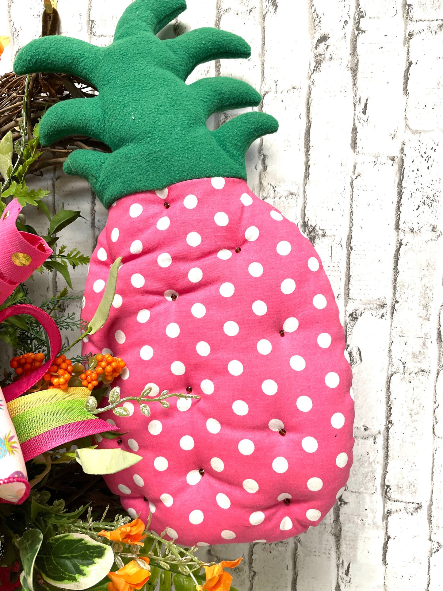 Pineapple wreath, summer wreath, patio decor, summer decor, pool party decor, pineapple decor, summer party decor, shipping included